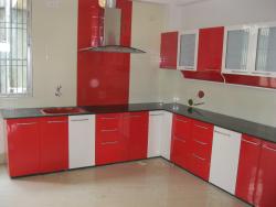 OPEN KITCHEN IN RED AND WHITE