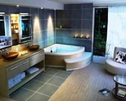 See this well designed bathroom, a lots of comfort here.