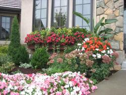 Flower bed in the garden looks awesome Interior Design Photos