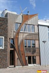 Curvy facade for home with a small front Facade 4 story buildingfront