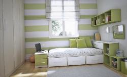 Corner bed placement to save space Interior Design Photos