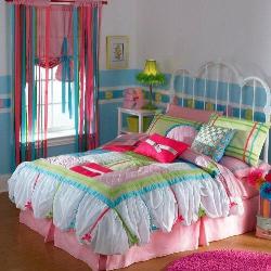 Colorful Bedding design for Kids 1 bedd room