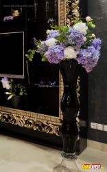 Corner tall floor vase in black color Interior Design Photos