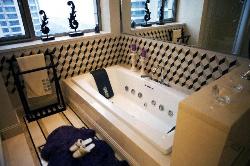 Latest Bathroom Accessories Latest gold showroom forent in mumbai look